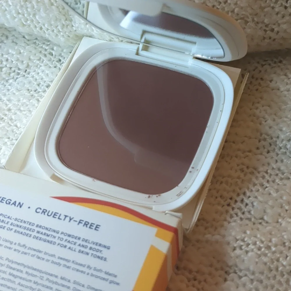 VESCA Kissed By Soft-Matte Bronzing Powder in Kissed by Cabo, 10g/0.35oz